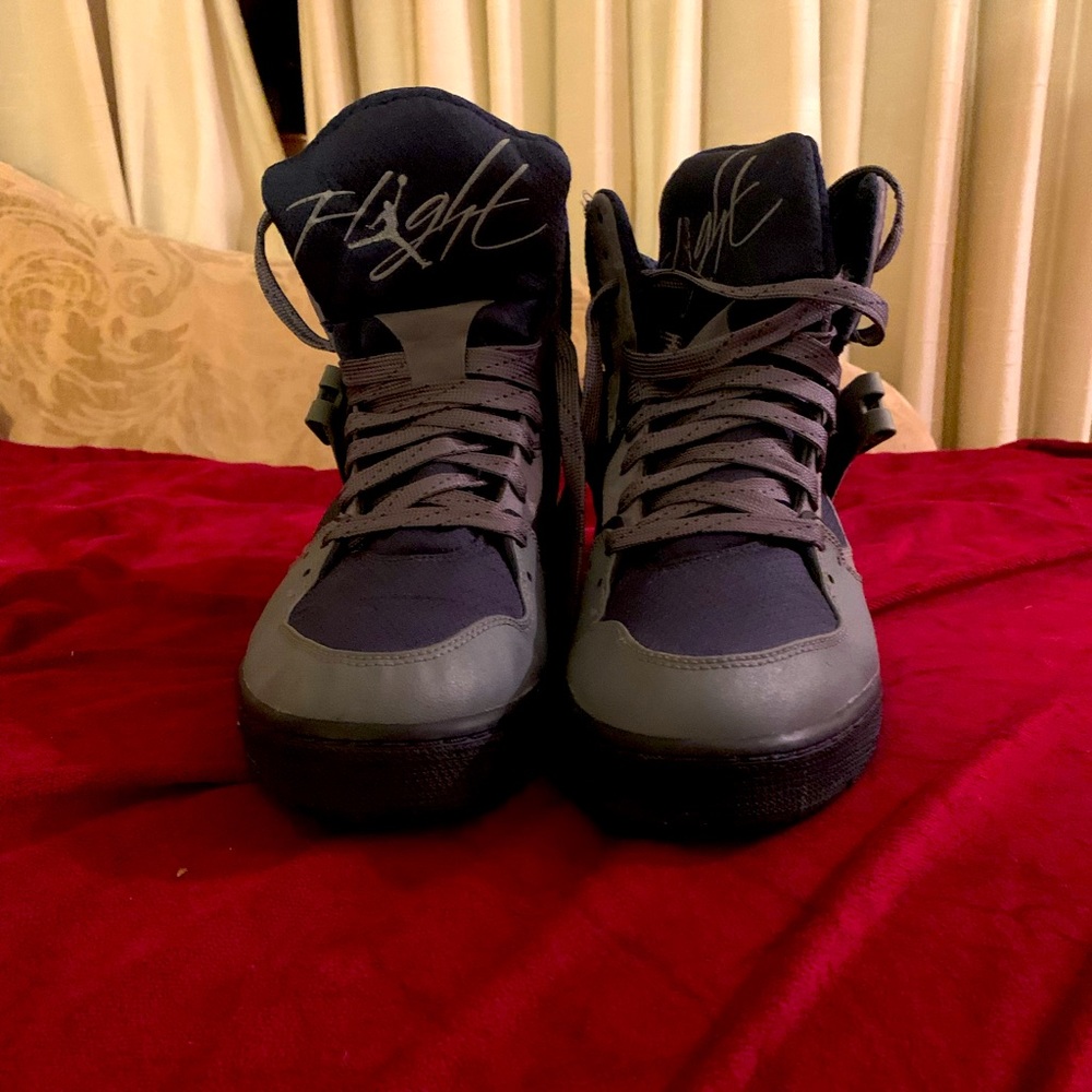 Men’s Jordan Retro 4 high top athletic shoes. Size 13